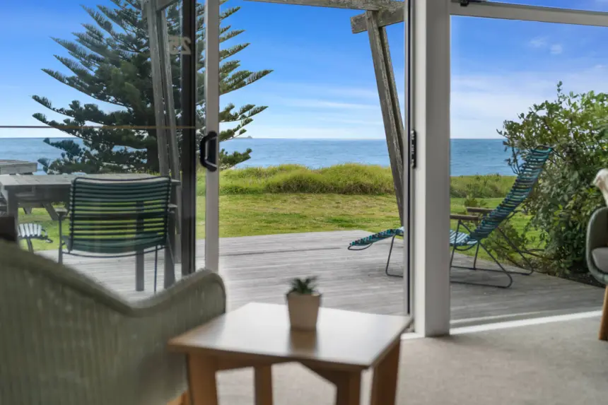 Papamoa beach beachfront accommodation spa villa