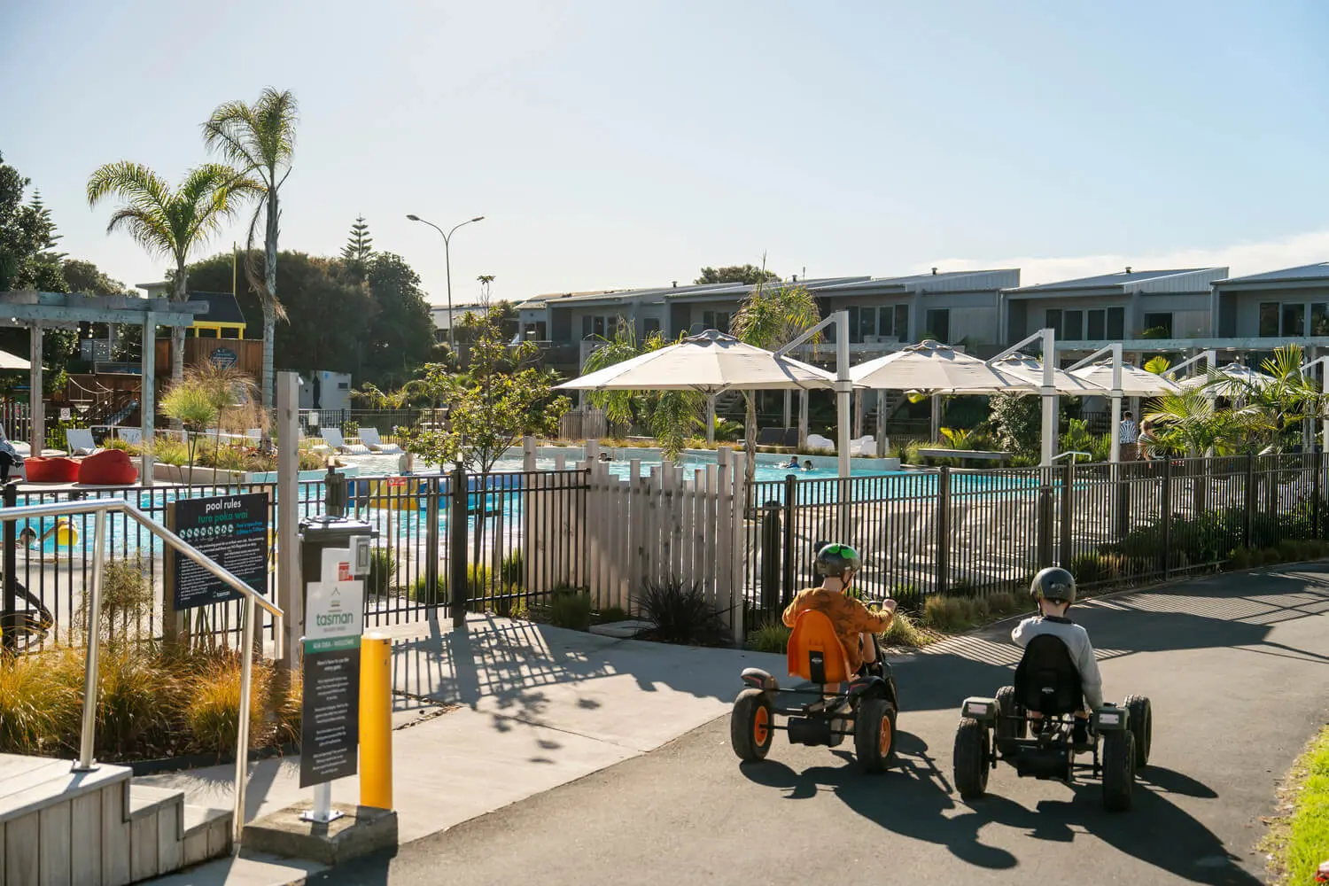 Papamoa beach accommodation with pool